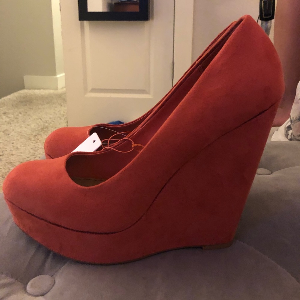 Dark peach 🍑 wedges